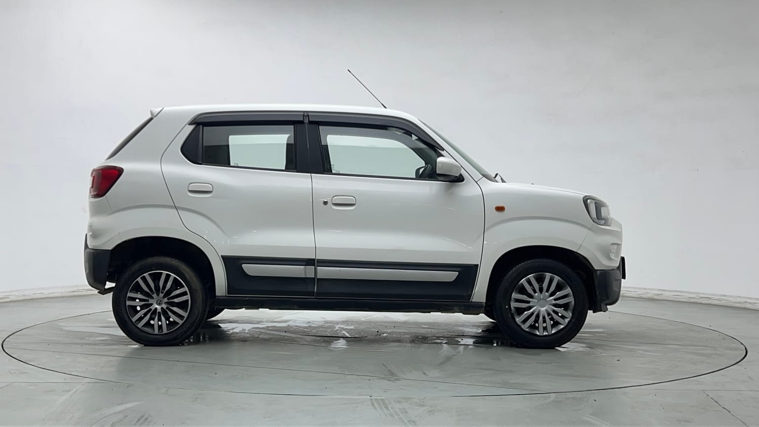 Used 2021 Maruti Suzuki S-Presso VXi Plus Petrol Manual exterior RIGHT SIDE VIEW