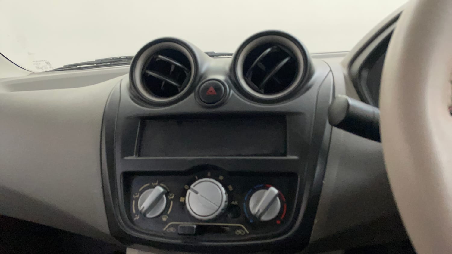 Used 2014 Datsun GO T Petrol Manual top_features Integrated (in-dash) music system