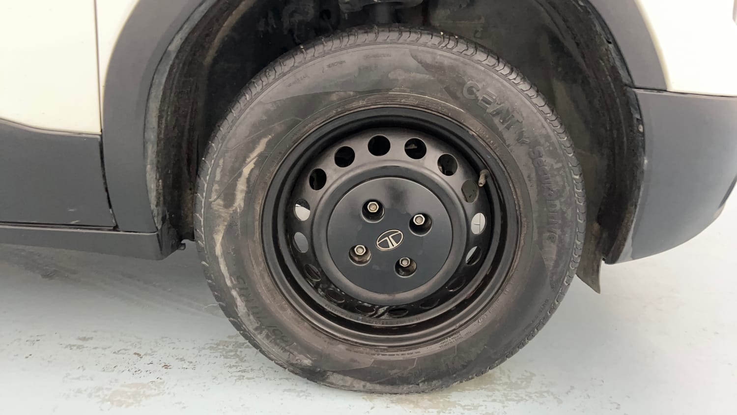 Used 2022 Tata Punch Pure MT Petrol Manual tyres RIGHT FRONT TYRE RIM VIEW