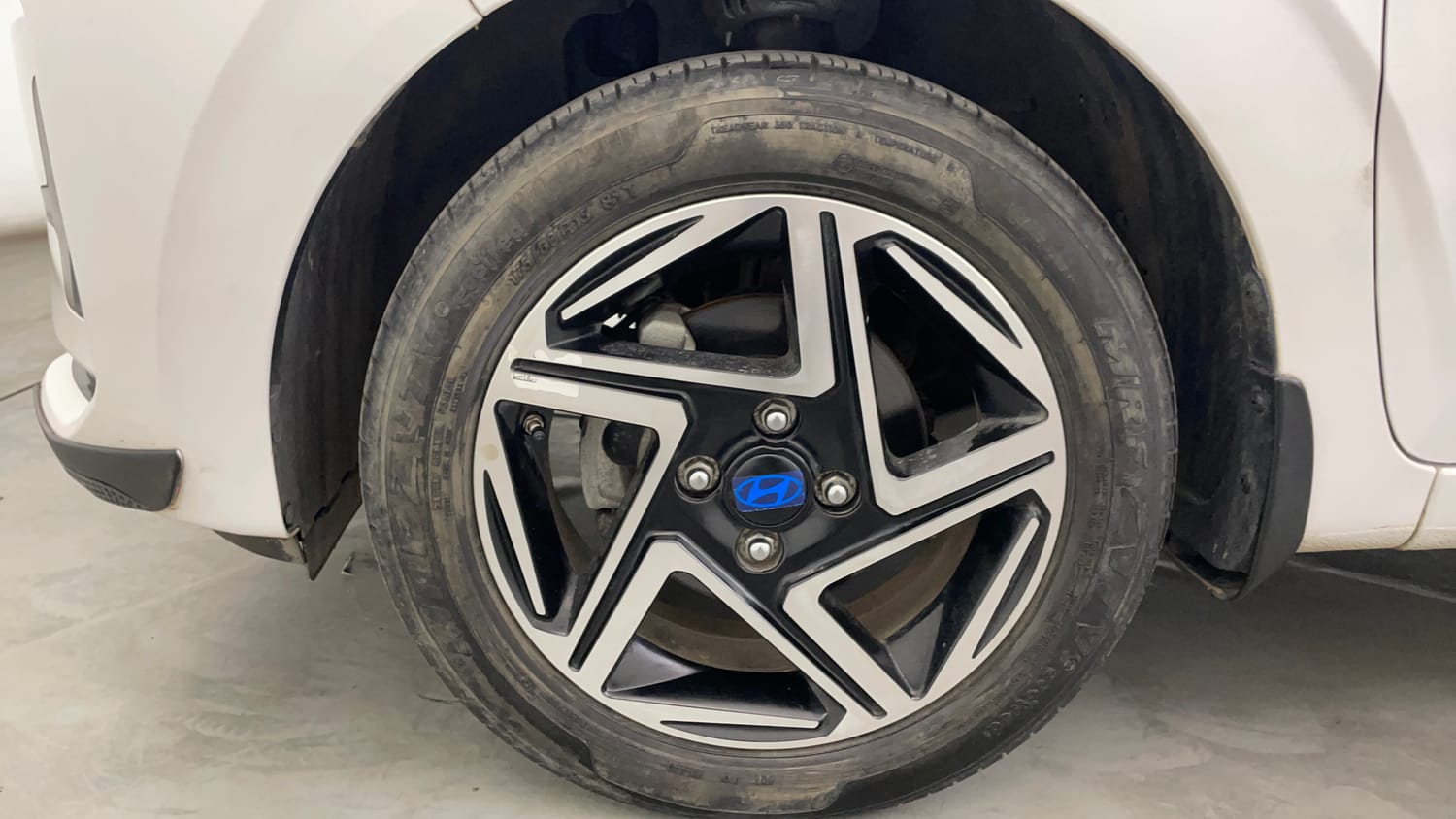 Used 2024 Hyundai Grand i10 Nios Asta 1.2 Kappa AMT Petrol Automatic tyres LEFT FRONT TYRE RIM VIEW