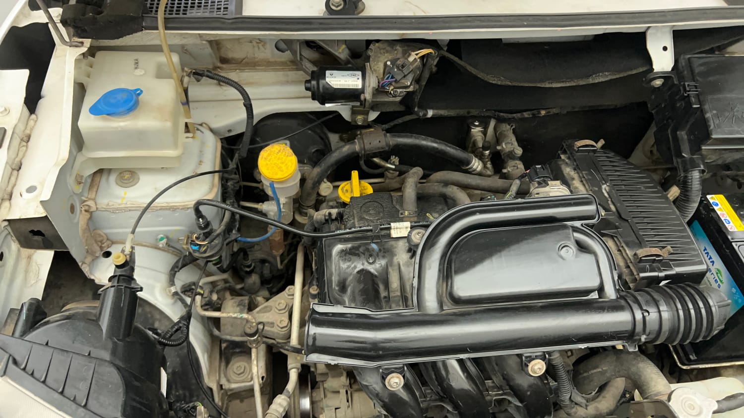 Used 2018 Renault Kwid RXT (O) 1.0 SCE Edition Petrol Manual engine ENGINE RIGHT SIDE VIEW