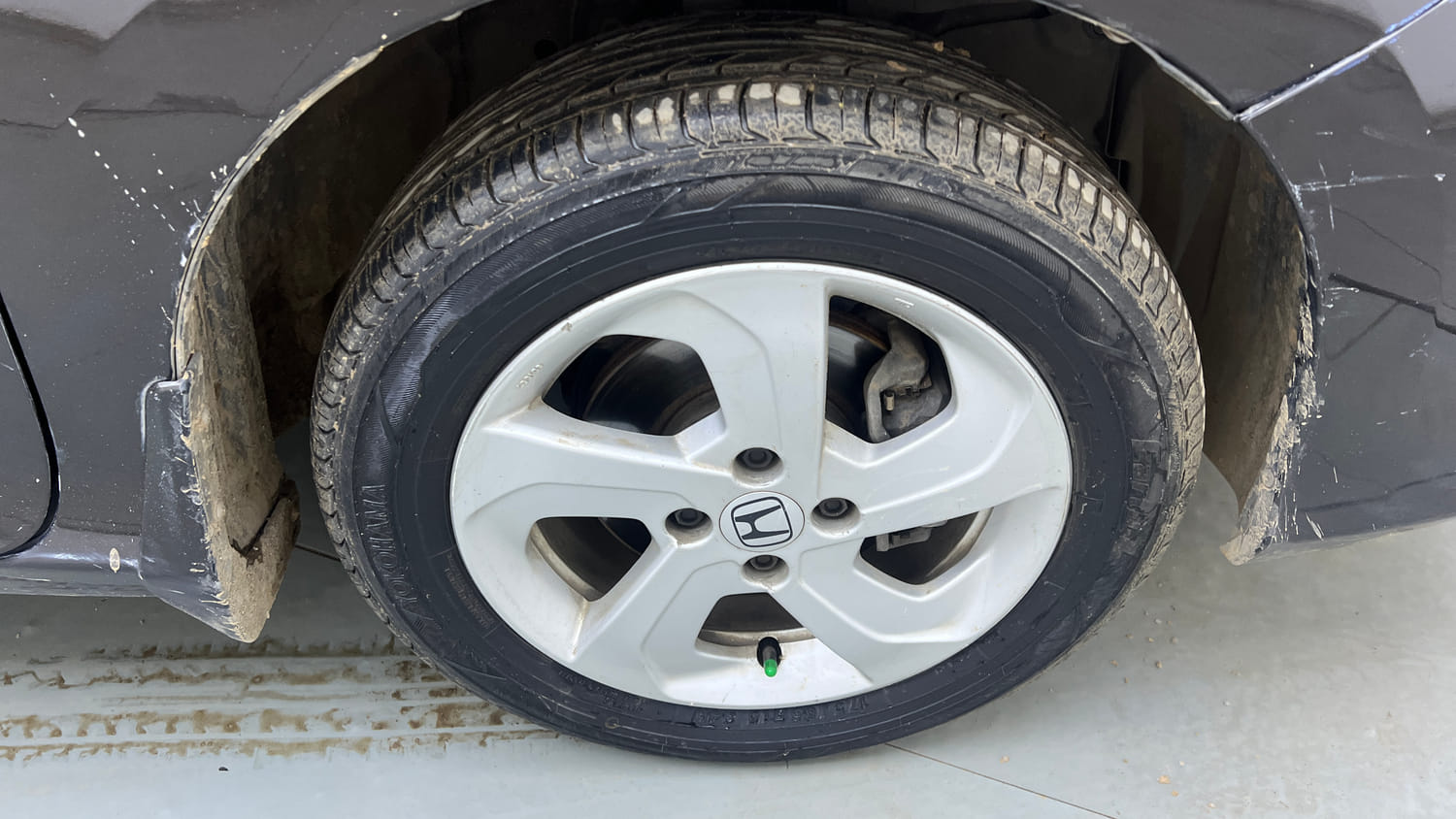 Used 2014 Honda City SV Diesel Diesel Manual tyres RIGHT FRONT TYRE RIM VIEW