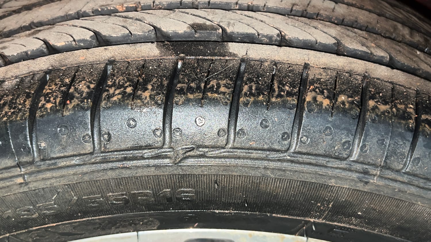 Used 2014 Hyundai Elite i20 Asta 1.2 Petrol Manual tyres RIGHT REAR TYRE TREAD VIEW