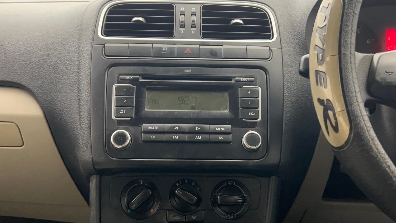 Used 2012 Volkswagen Polo Comfortline 1.2L (P) Petrol Manual top_features Integrated (in-dash) music system