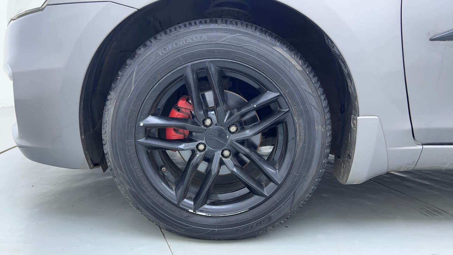 Used 2017 Maruti Suzuki Ciaz Zeta 1.3 Hybrid Diesel Manual tyres LEFT FRONT TYRE RIM VIEW