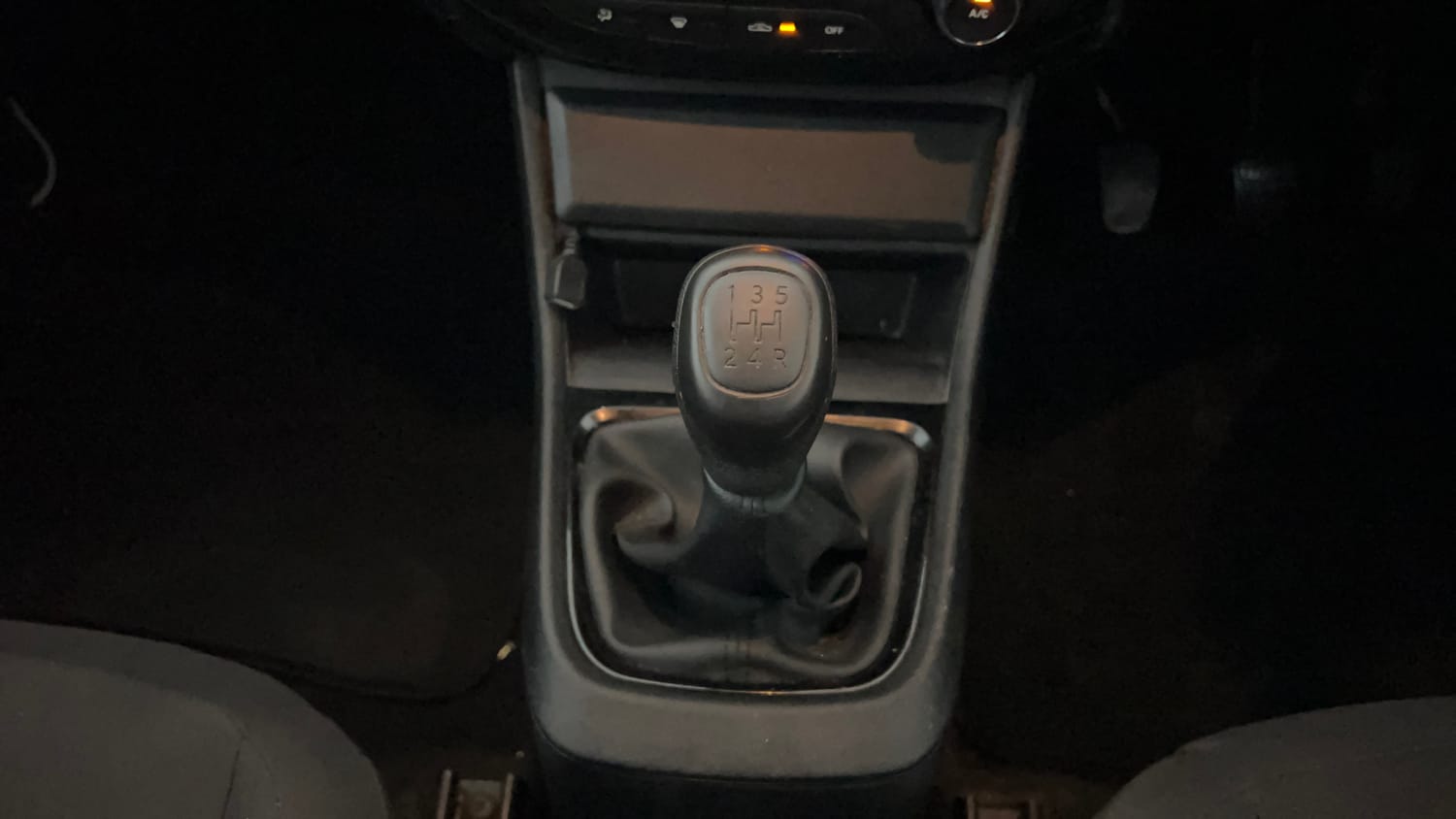 Used 2022 Tata Punch Pure MT Petrol Manual interior GEAR  KNOB VIEW