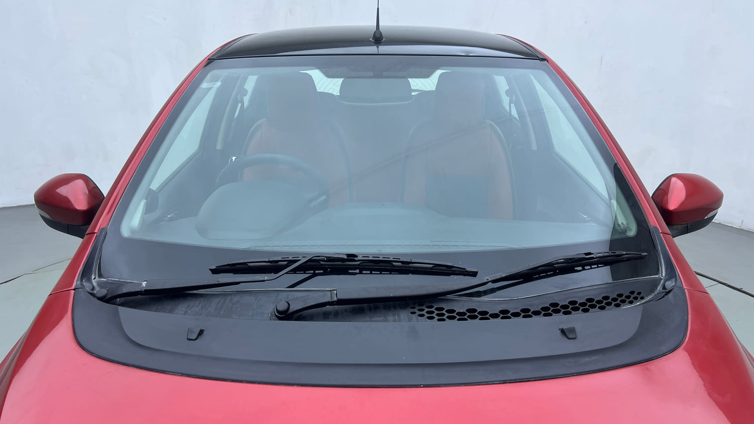 Used 2019 Tata Tiago XZ+ Petrol+cng(outside fitted) Cng Manual exterior FRONT WINDSHIELD VIEW