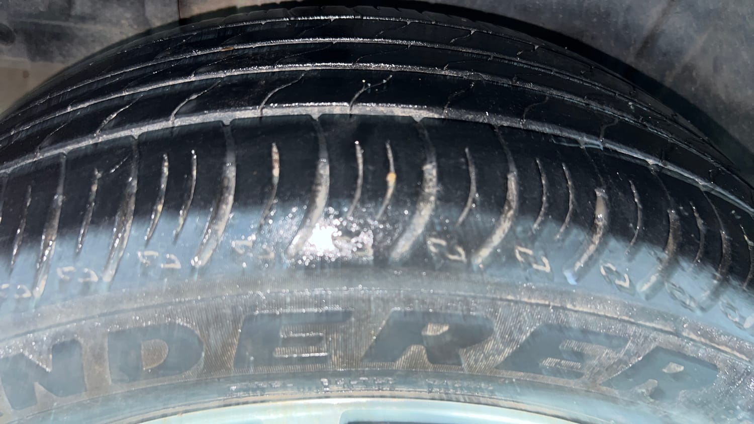 Used 2024 Maruti Suzuki XL6 Alpha AT Petrol Petrol Automatic tyres RIGHT REAR TYRE TREAD VIEW