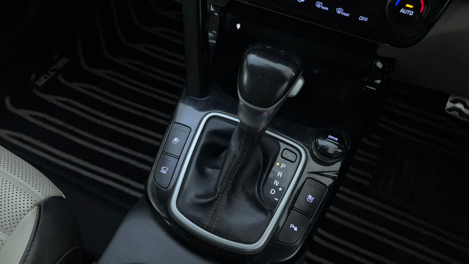 Used 2019 kia Seltos GTX Plus DCT 1.4 Petrol Automatic interior GEAR  KNOB VIEW