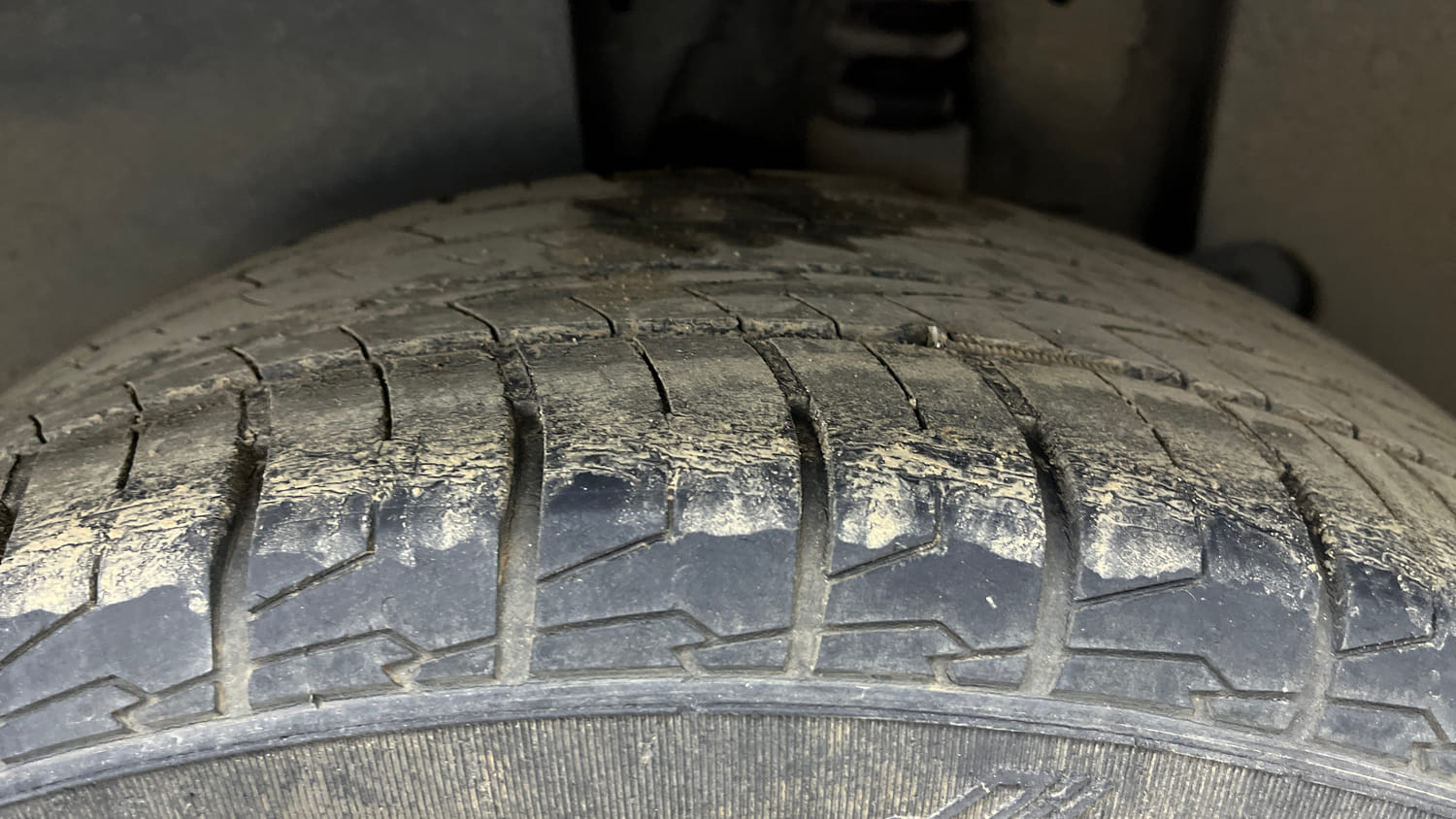 Used 2022 Kia Seltos GTX Plus 1.4 DCT Petrol Automatic tyres LEFT REAR TYRE TREAD VIEW