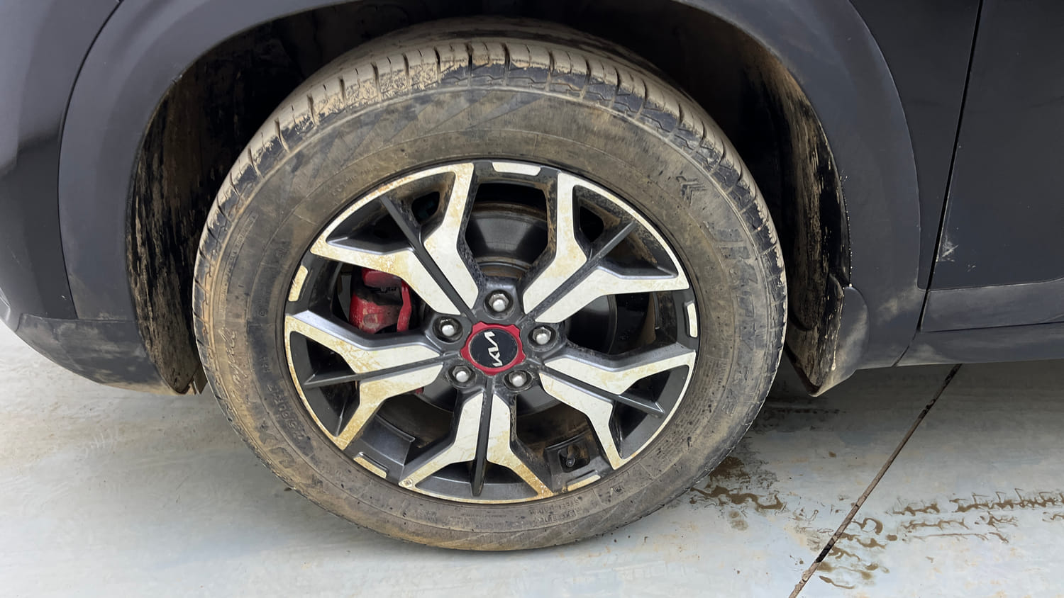 Used 2022 Kia Seltos GTX Plus 1.4 DCT Petrol Automatic tyres LEFT FRONT TYRE RIM VIEW