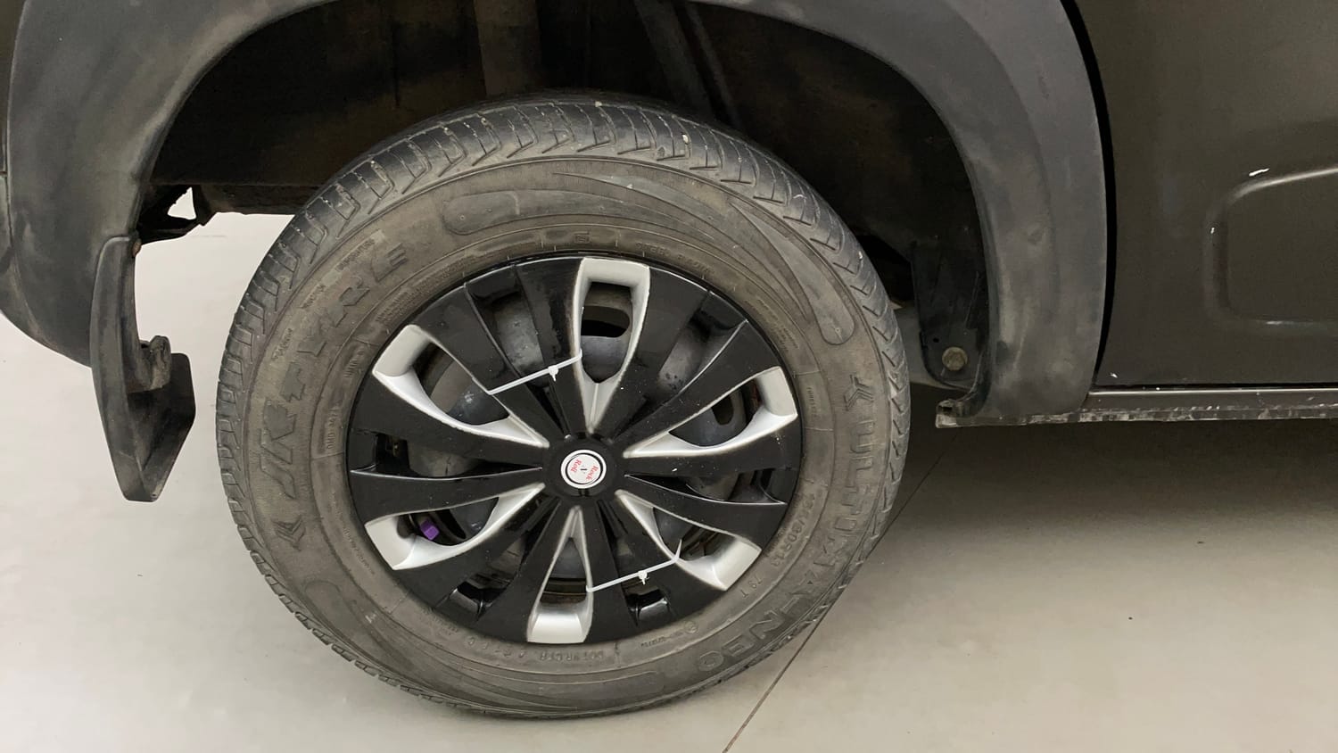 Used 2019 Renault Kwid RXT Opt Petrol Manual tyres RIGHT REAR TYRE RIM VIEW