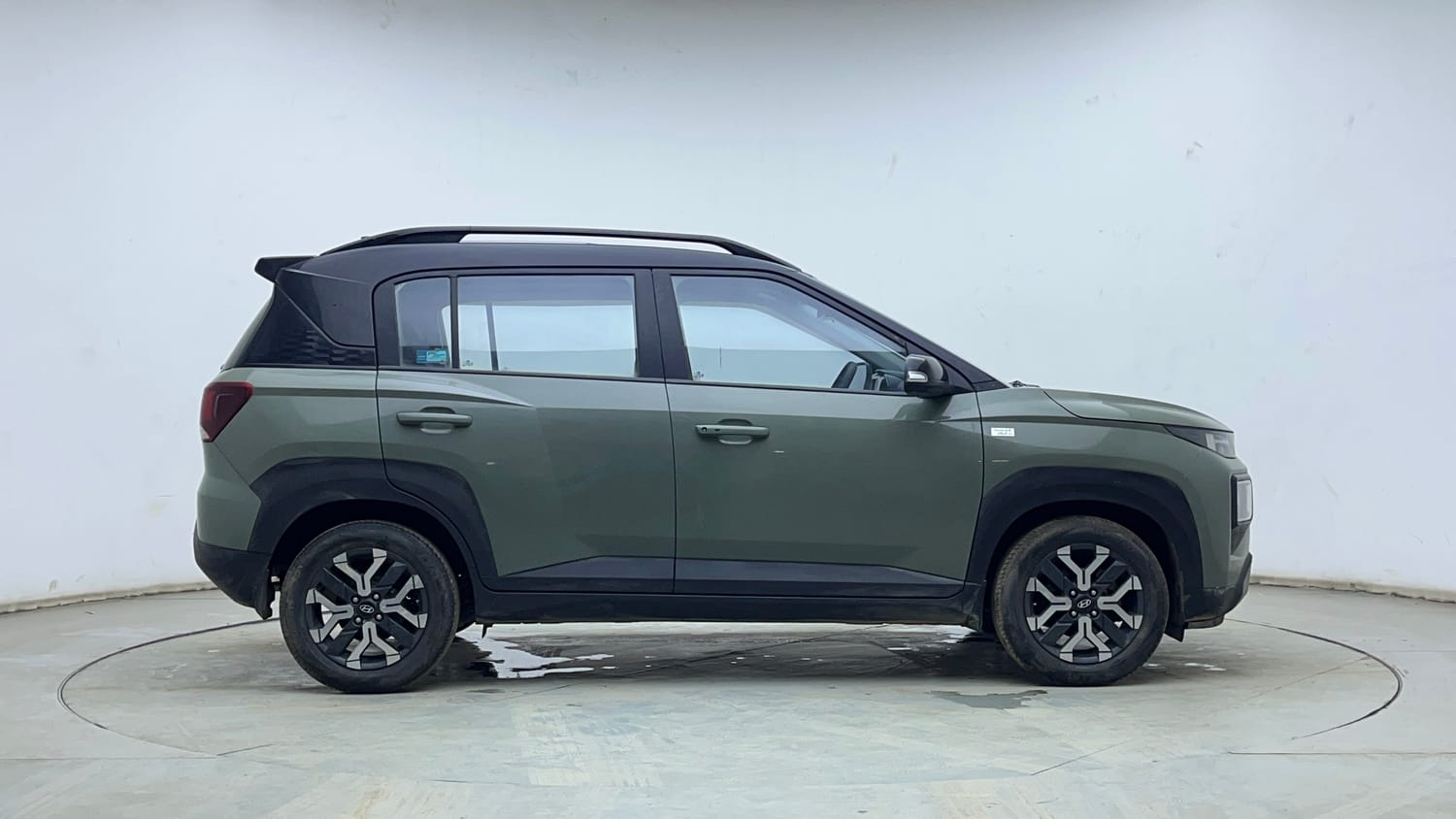 Used 2023 Hyundai Exter SX (O) Connect 1.2 AMT Dual Tone Petrol Automatic exterior RIGHT SIDE VIEW