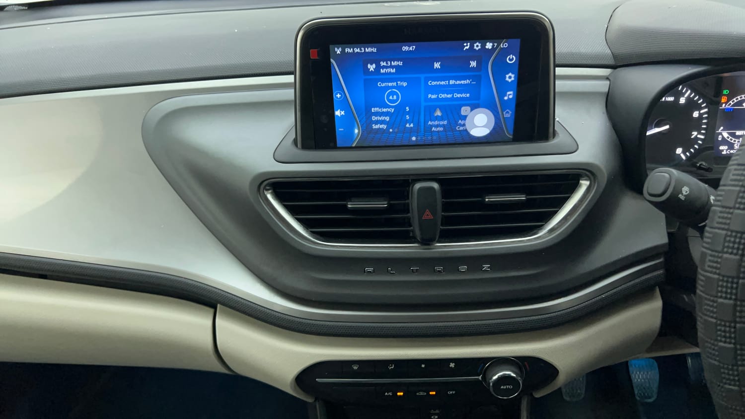 Used 2022 Tata Altroz XT Petrol Petrol Manual interior MUSIC SYSTEM & AC CONTROL VIEW