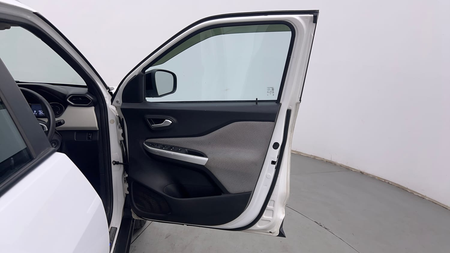 Used 2021 Nissan Magnite XL Petrol Manual interior RIGHT FRONT DOOR OPEN VIEW
