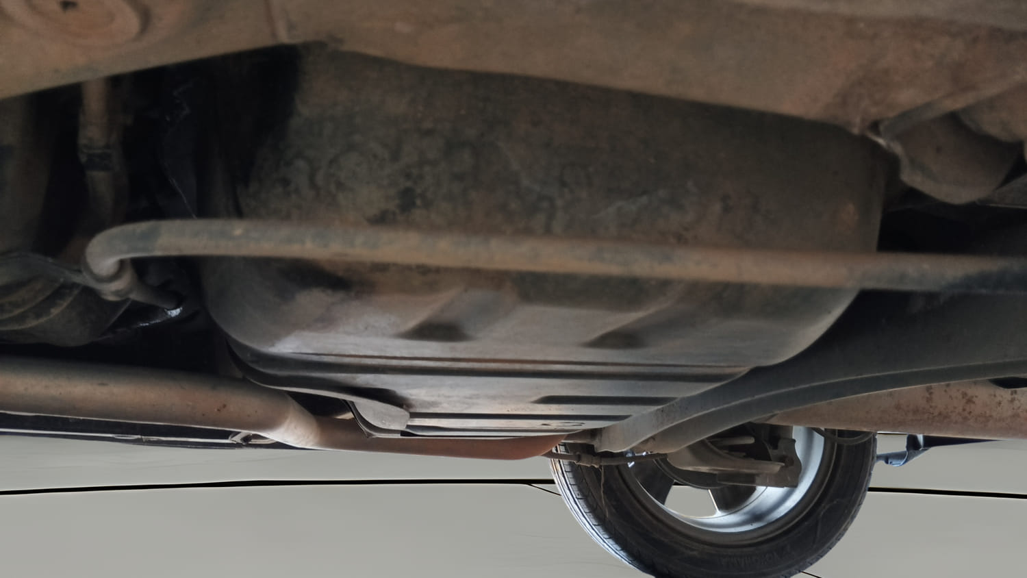 Used 2018 Hyundai Verna SX (O)1.6 VTVT Petrol Manual extra REAR UNDERBODY VIEW (TAKEN FROM REAR)