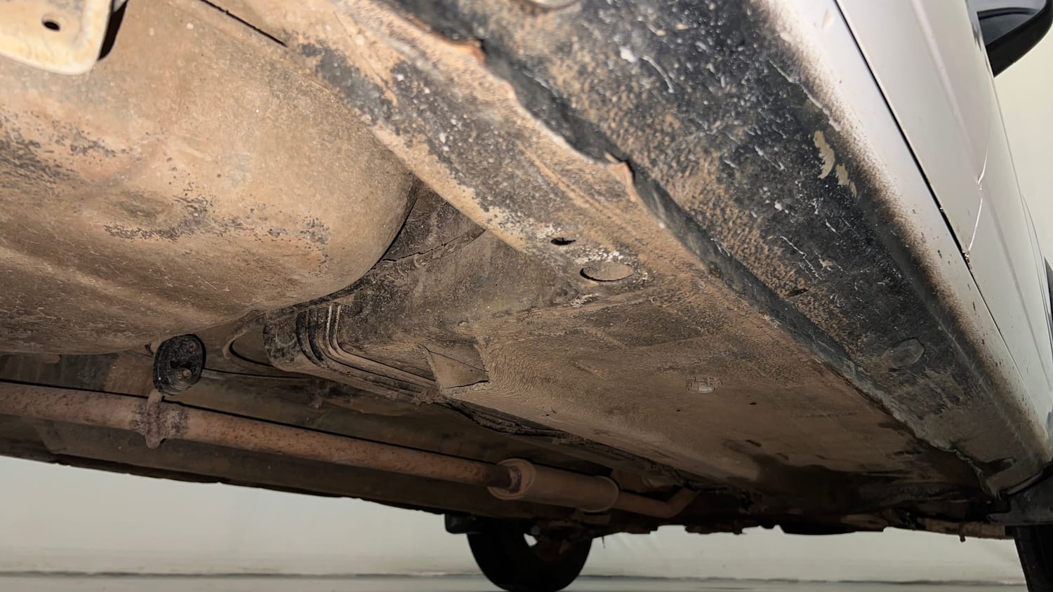 Used 2018 renault Kwid 1.0 RXL Anniversary Edition Petrol Manual extra REAR RIGHT UNDERBODY VIEW