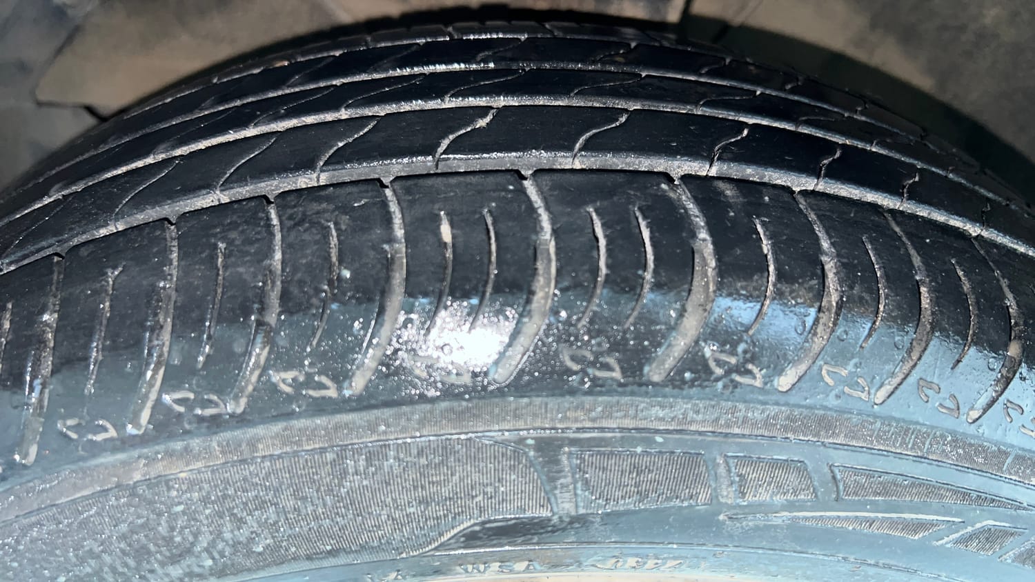 Used 2024 Maruti Suzuki XL6 Alpha AT Petrol Petrol Automatic tyres LEFT FRONT TYRE TREAD VIEW