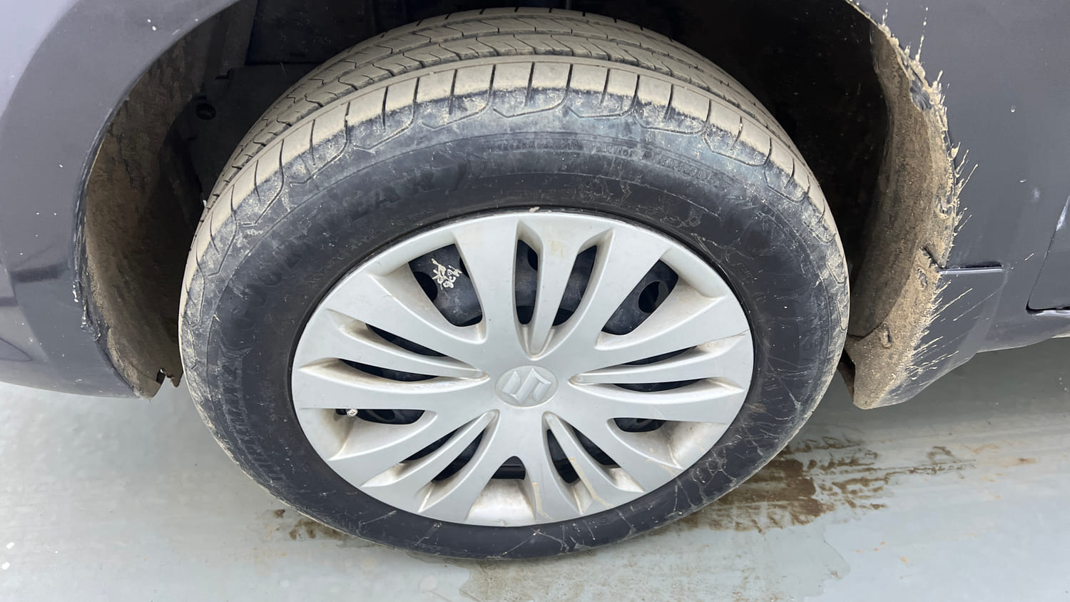 Used 2013 Maruti Suzuki Ertiga Vxi Petrol Manual tyres LEFT FRONT TYRE RIM VIEW