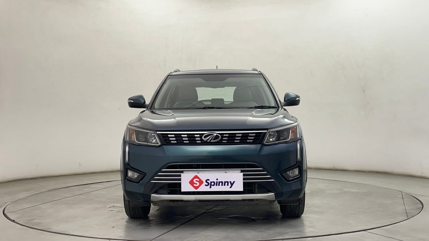 Used 2022 Mahindra XUV 300 W8 (O) 1.5 Diesel AMT Diesel Automatic exterior FRONT VIEW