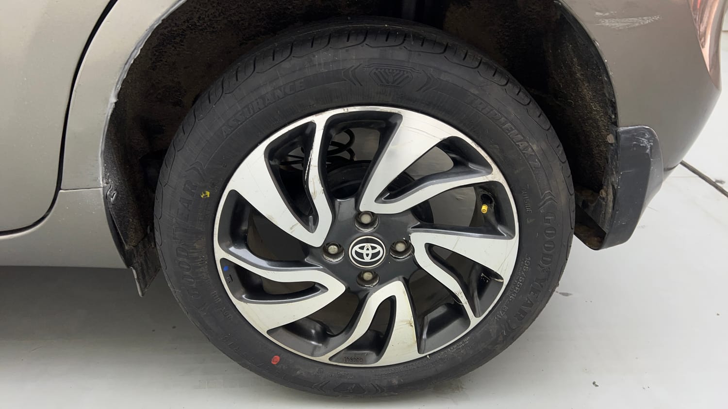 Used 2020 Toyota Glanza V CVT Petrol Automatic tyres LEFT REAR TYRE RIM VIEW
