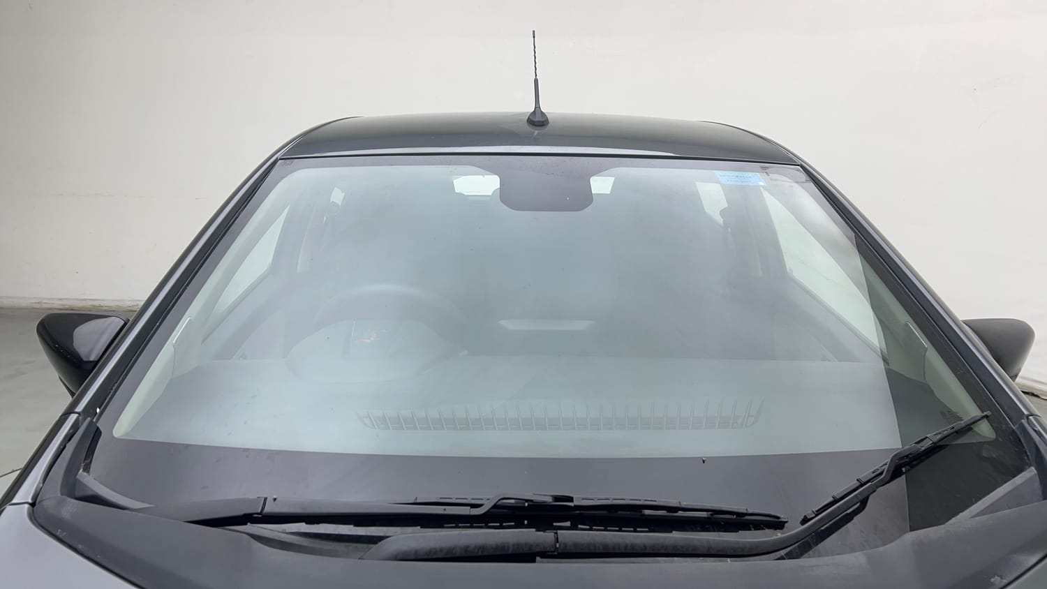 Used 2023 Tata Altroz XT 1.2 Cng(o/s fitted) Cng Manual exterior FRONT WINDSHIELD VIEW