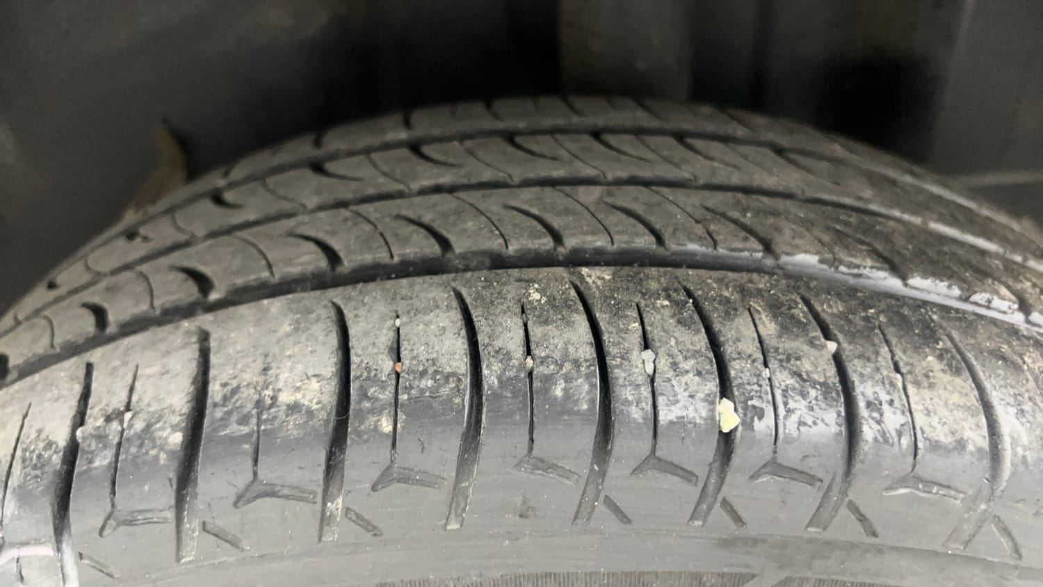 Used 2016 Volkswagen Vento Highline 1.2 (P) AT Petrol Automatic tyres LEFT REAR TYRE TREAD VIEW
