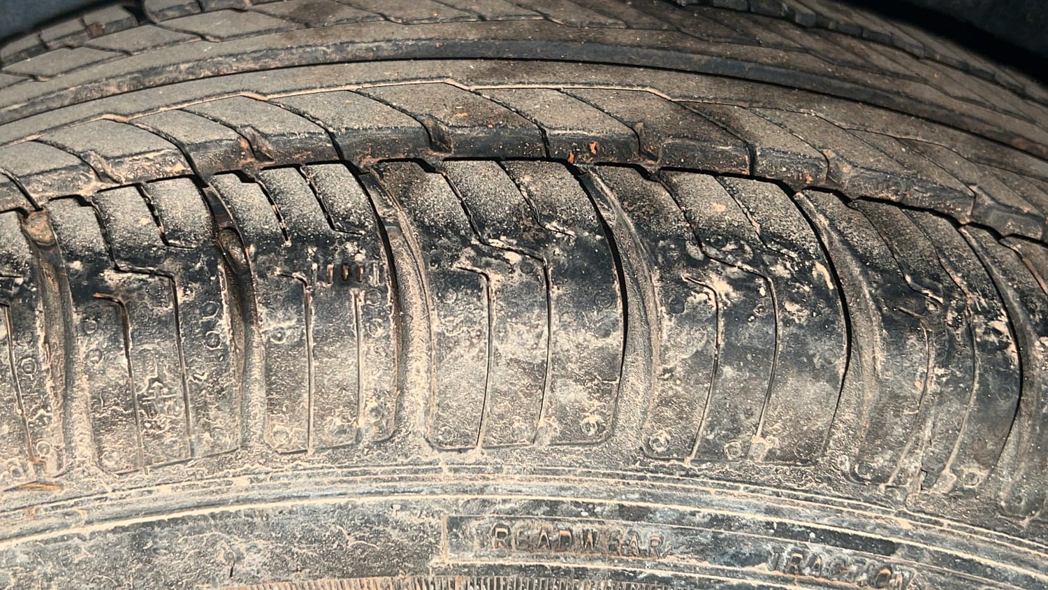 Used 2013 Volkswagen Polo Trendline 1.2L (P) Petrol Manual tyres RIGHT REAR TYRE TREAD VIEW