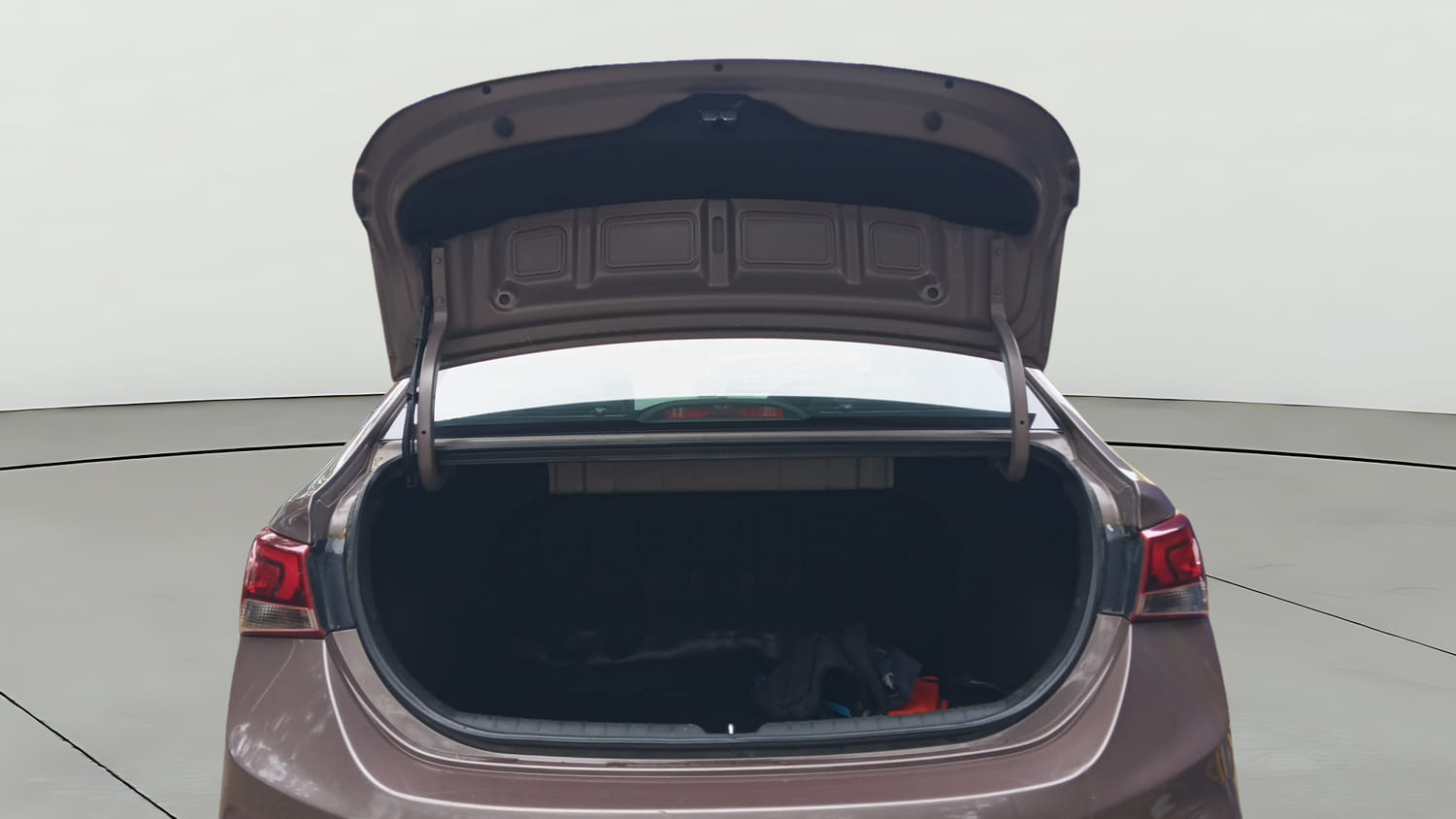 Used 2018 Hyundai Verna SX (O)1.6 VTVT Petrol Manual interior DICKY DOOR OPEN VIEW
