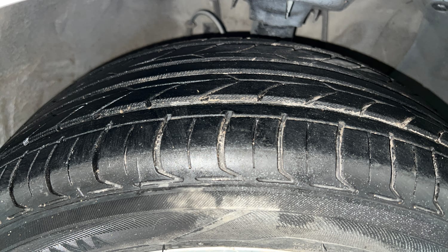 Used 2016 Hyundai Elite i20 Asta 1.2 Petrol Manual tyres RIGHT FRONT TYRE TREAD VIEW