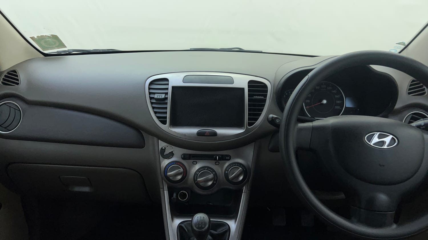 Used 2015 Hyundai i10 Magna 1.1 iRDE2 Petrol Manual interior MUSIC SYSTEM & AC CONTROL VIEW