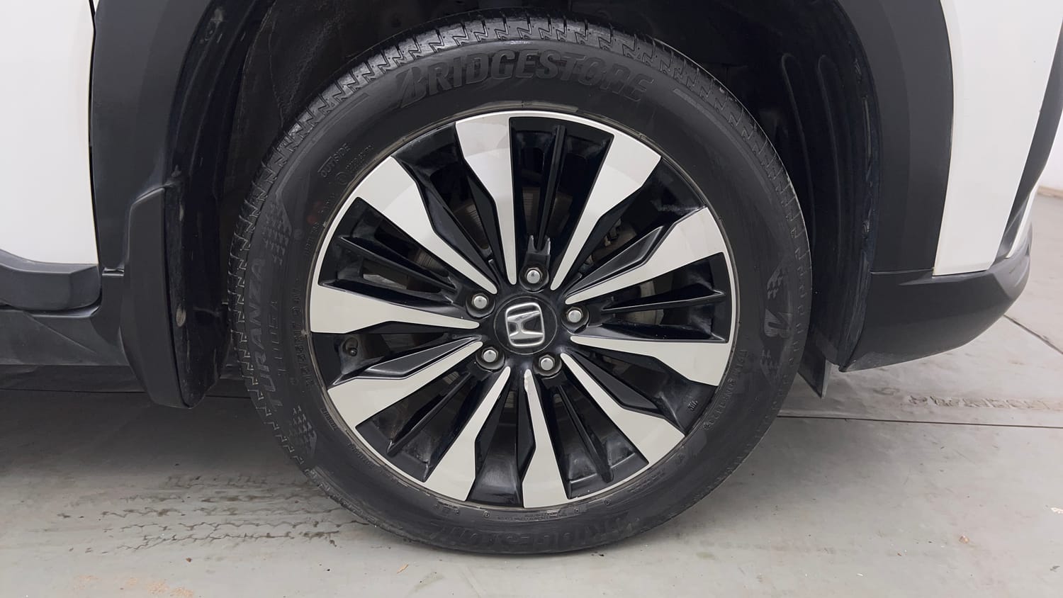Used 2023 Honda Elevate VX MT Petrol Manual tyres RIGHT FRONT TYRE RIM VIEW