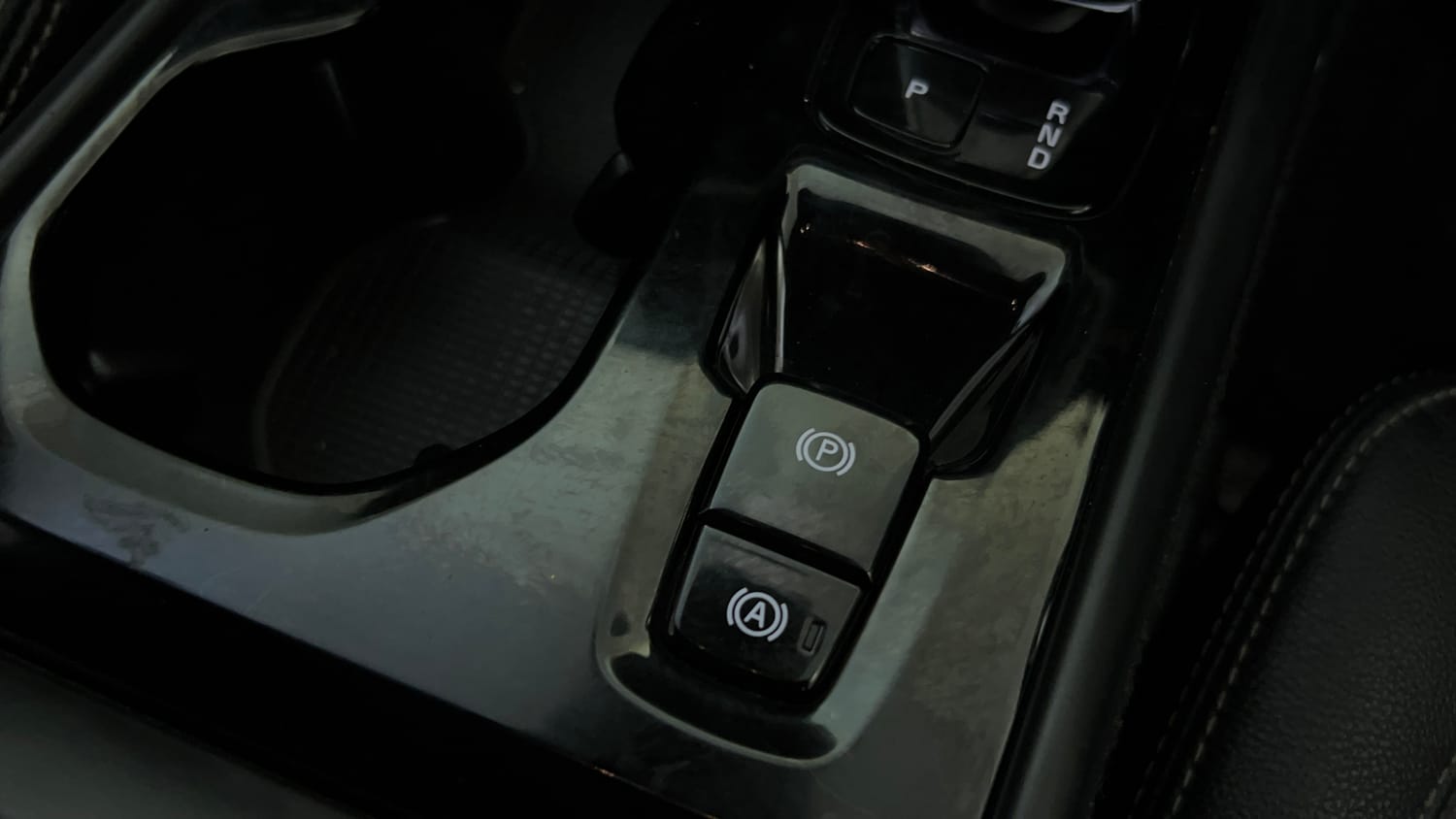 Used 2023 Volvo XC40 B4 Ultimate Petrol Automatic top_features Electronic parking brake