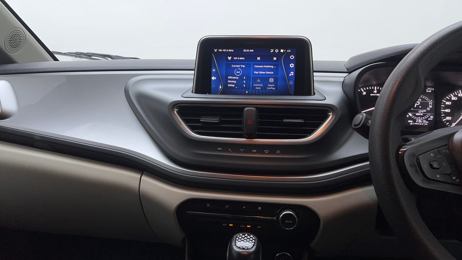 Used 2024 Tata Altroz XTA Petrol Petrol Automatic top_features Integrated (in-dash) music system