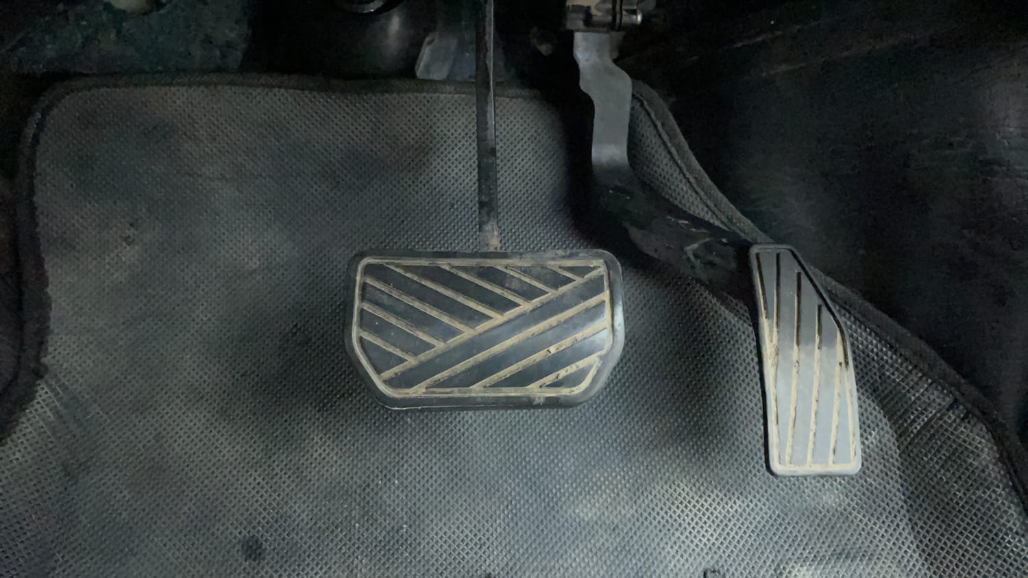 Used 2018 Maruti Suzuki Wagon R 1.0 VXI AMT Petrol Automatic interior PEDALS VIEW