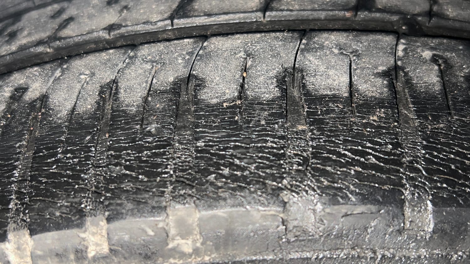 Used 2023 Hyundai Grand i10 Nios Sportz 1.2 Kappa VTVT Petrol Manual tyres RIGHT REAR TYRE TREAD VIEW
