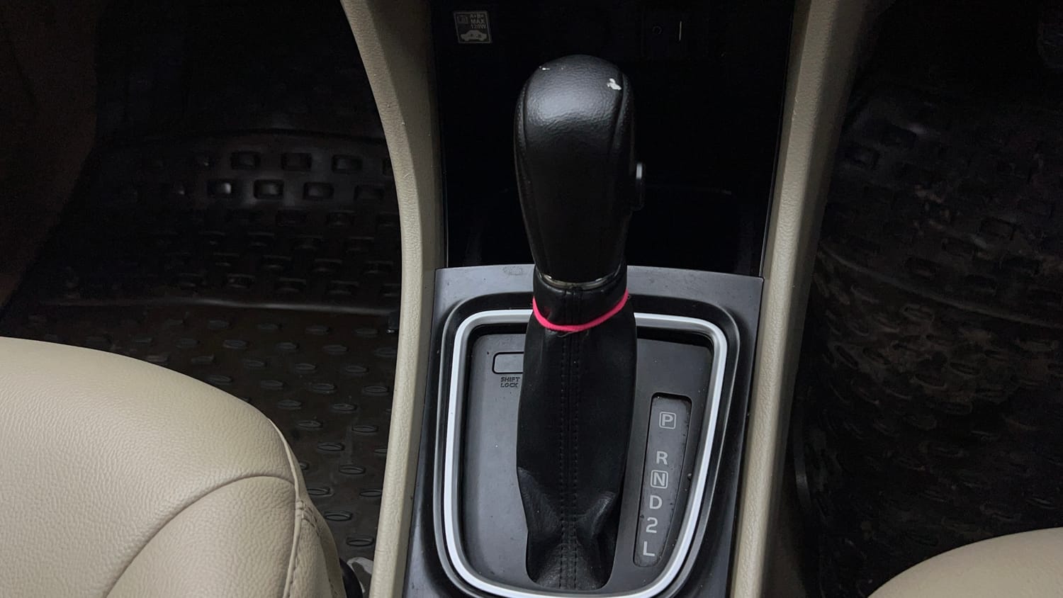 Used 2018 Maruti Suzuki Ciaz Delta Hybrid 1.5 AT Petrol Automatic interior GEAR  KNOB VIEW