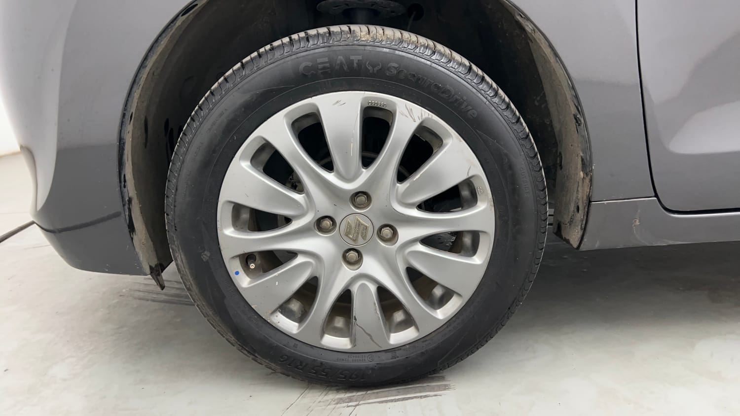 Used 2016 Maruti Suzuki Baleno Zeta 1.2 Petrol Manual tyres LEFT FRONT TYRE RIM VIEW