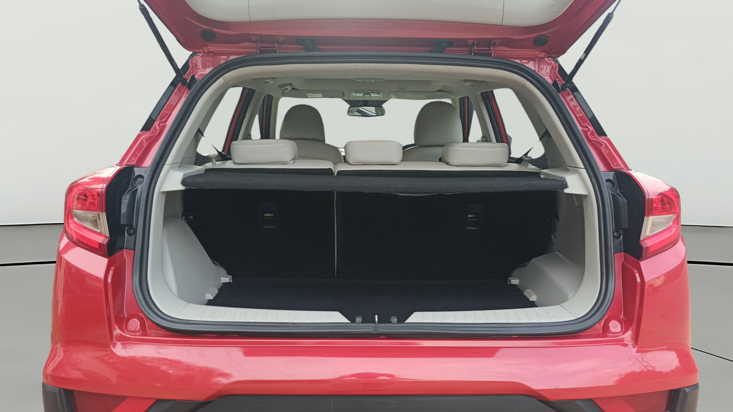 Used 2022 Mahindra XUV 300 W8 (O) 1.5 Diesel AMT Diesel Automatic interior DICKY INSIDE VIEW