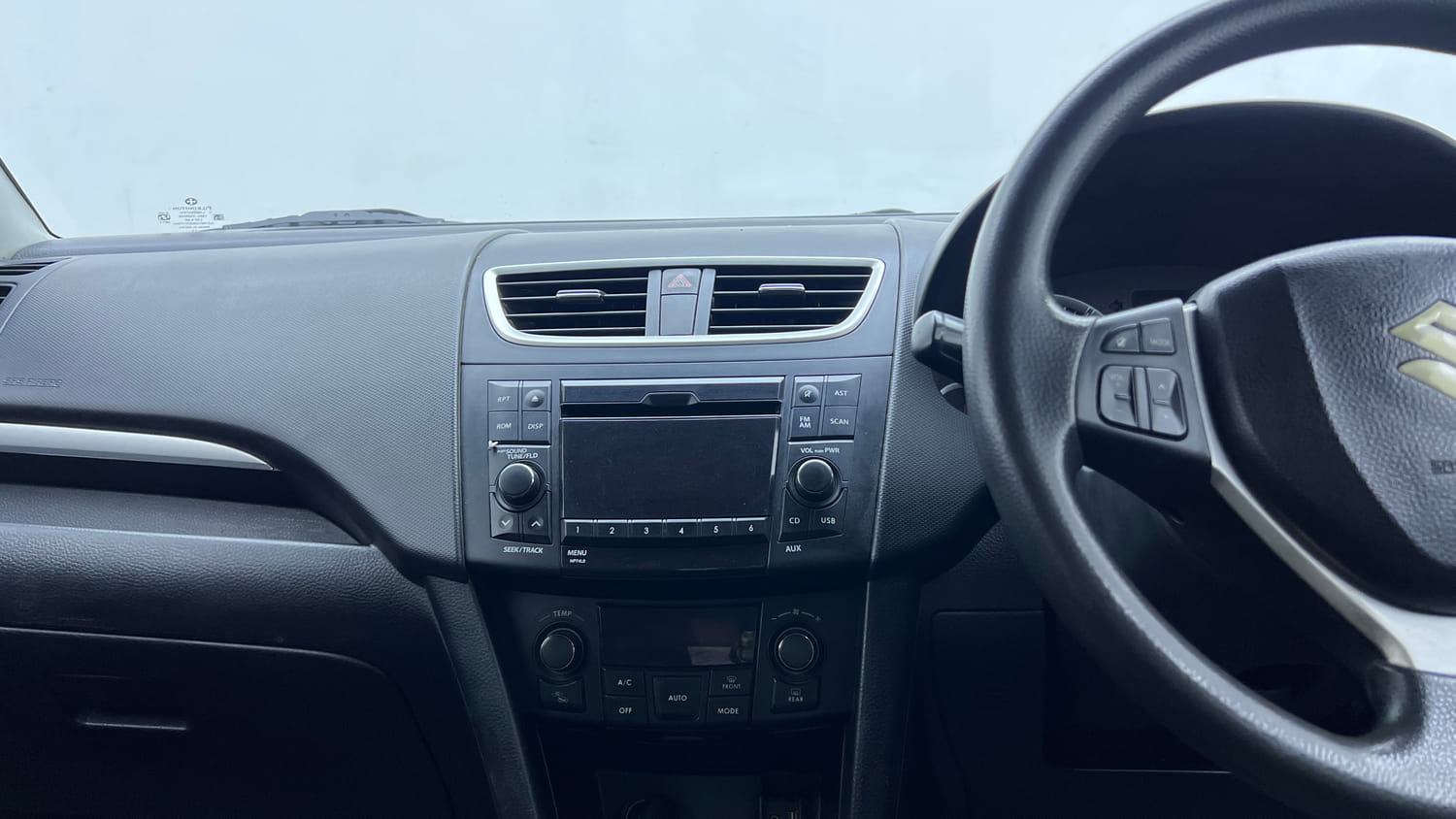 Used 2012 Maruti Suzuki Swift ZDi Diesel Manual interior MUSIC SYSTEM & AC CONTROL VIEW