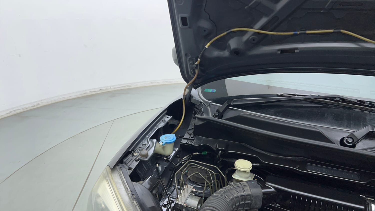 Used 2019 Maruti Suzuki S-Presso VXi Plus AMT Petrol Automatic engine ENGINE RIGHT SIDE HINGE & APRON VIEW