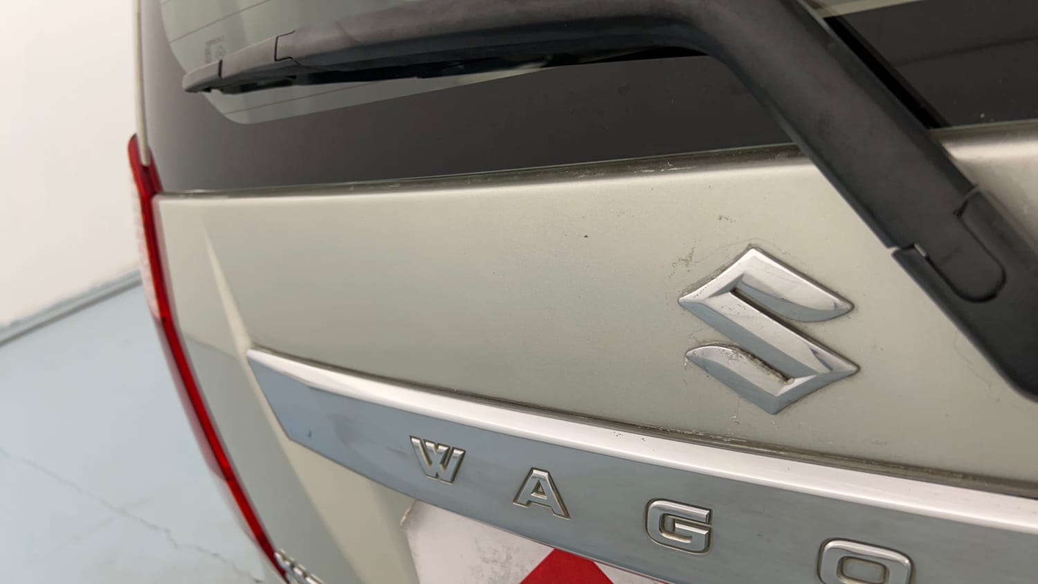 Used 2018 Maruti Suzuki Wagon R 1.0 VXI AMT Petrol Automatic dents MINOR SCRATCH