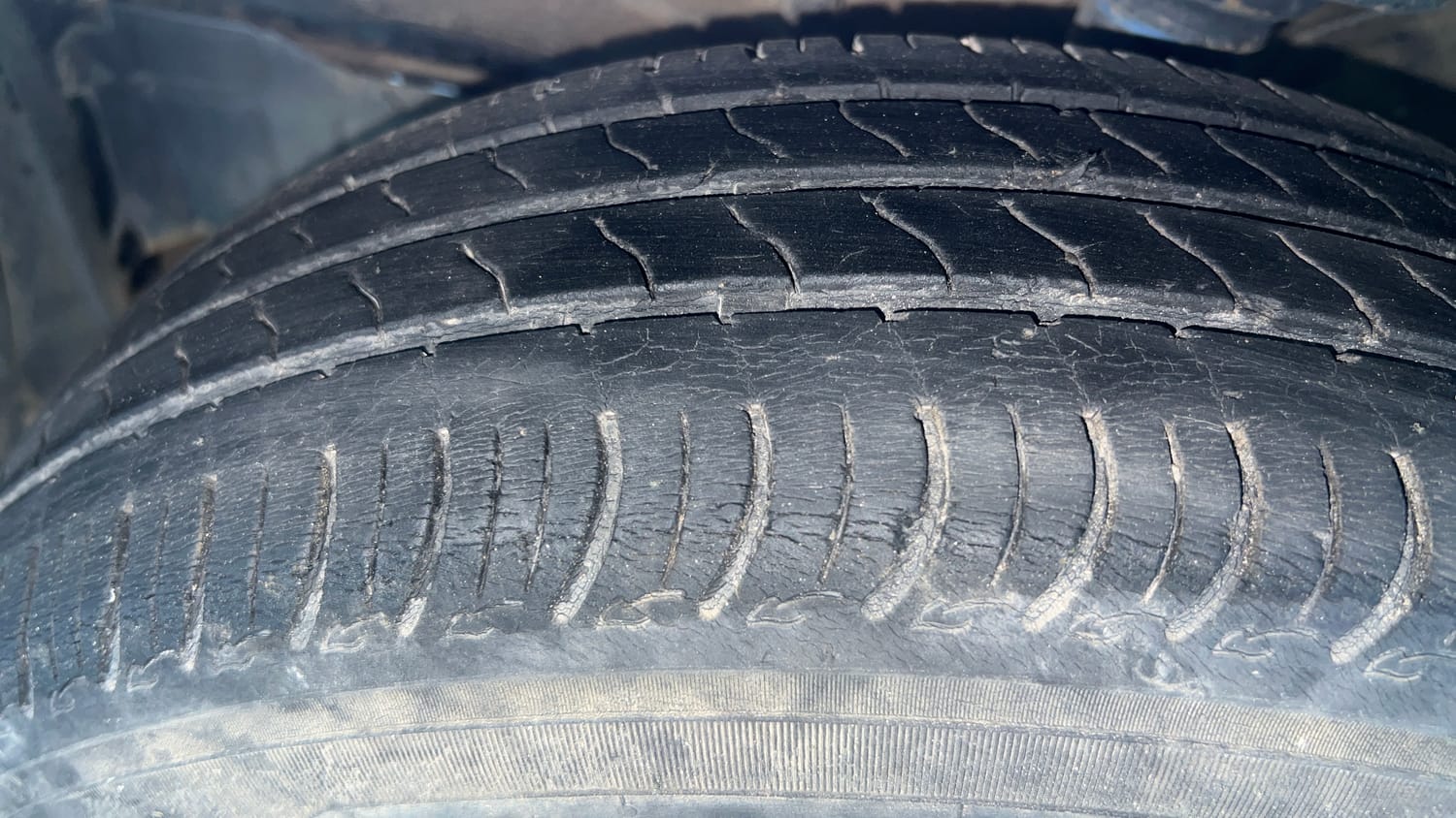 Used 2021 Maruti Suzuki S-Presso VXi Plus Petrol Manual tyres LEFT FRONT TYRE TREAD VIEW