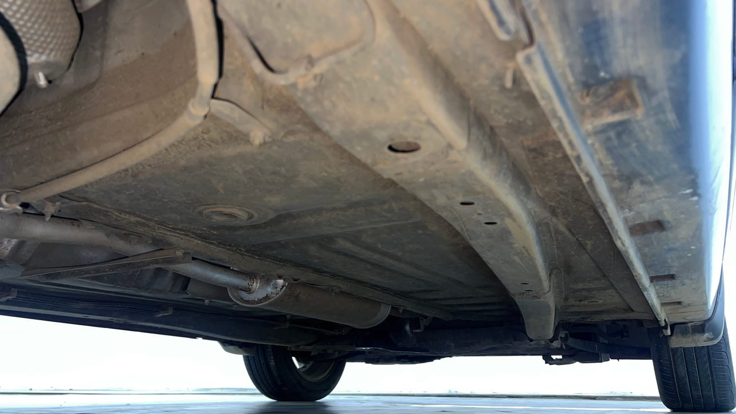 Used 2017 Maruti Suzuki Baleno Alpha 1.2 Petrol Manual extra REAR RIGHT UNDERBODY VIEW