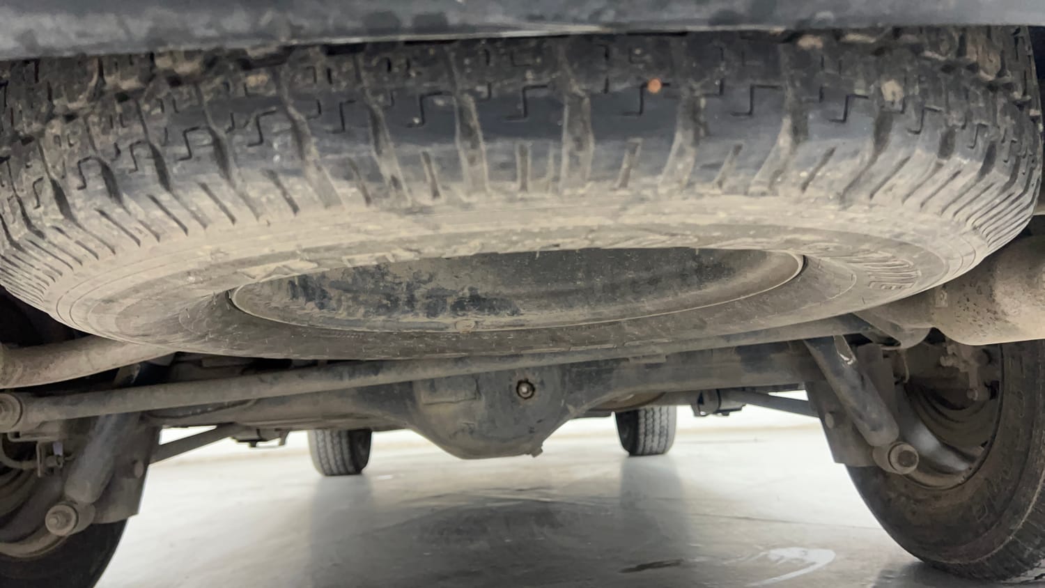 Used 2018 Tata Hexa XE 4x2 7 STR Diesel Manual tyres SPARE TYRE VIEW
