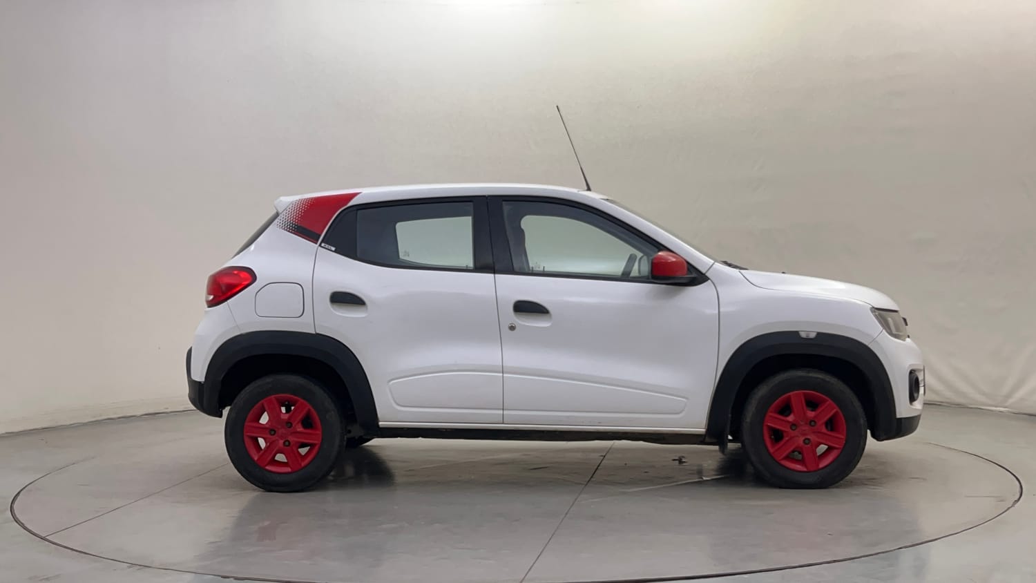 Used 2018 renault Kwid 1.0 RXL Anniversary Edition Petrol Manual exterior RIGHT SIDE VIEW