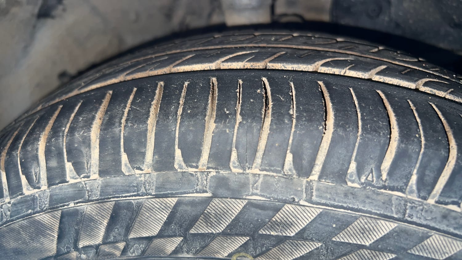 Used 2016 Honda City VX CVT Petrol Automatic tyres RIGHT FRONT TYRE TREAD VIEW