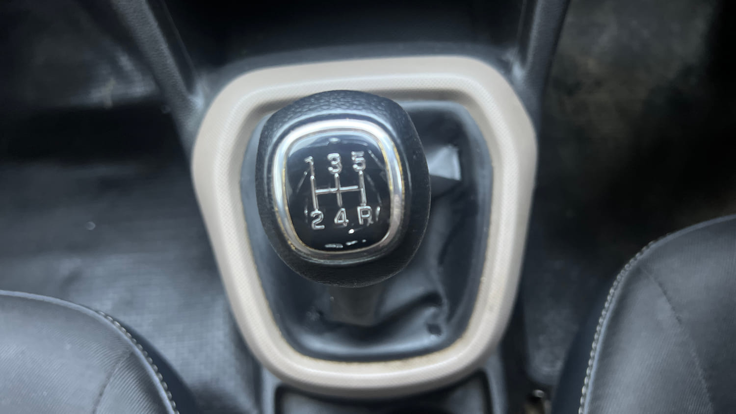 Used 2015 Hyundai Grand i10 Sportz 1.2 Kappa VTVT Petrol Manual interior GEAR  KNOB VIEW