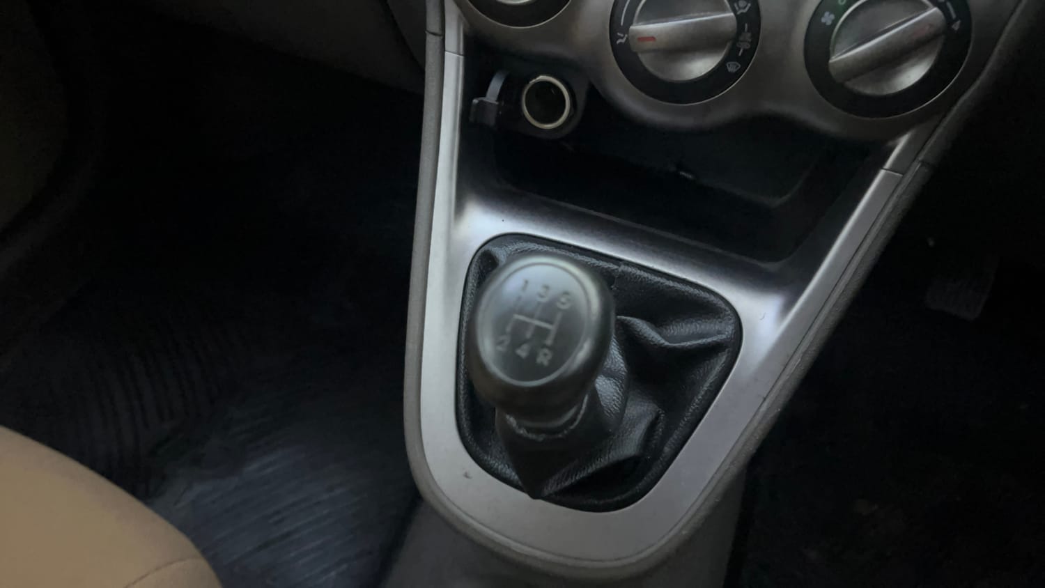Used 2015 Hyundai i10 Magna 1.1 iRDE2 Petrol Manual interior GEAR  KNOB VIEW