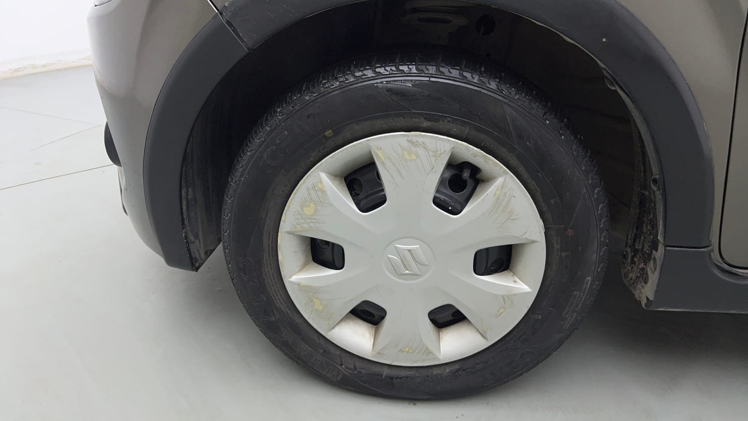 Used 2020 Maruti Suzuki Wagon R 1.0 VXi (O) 1.0 AMT Petrol Automatic tyres LEFT FRONT TYRE RIM VIEW